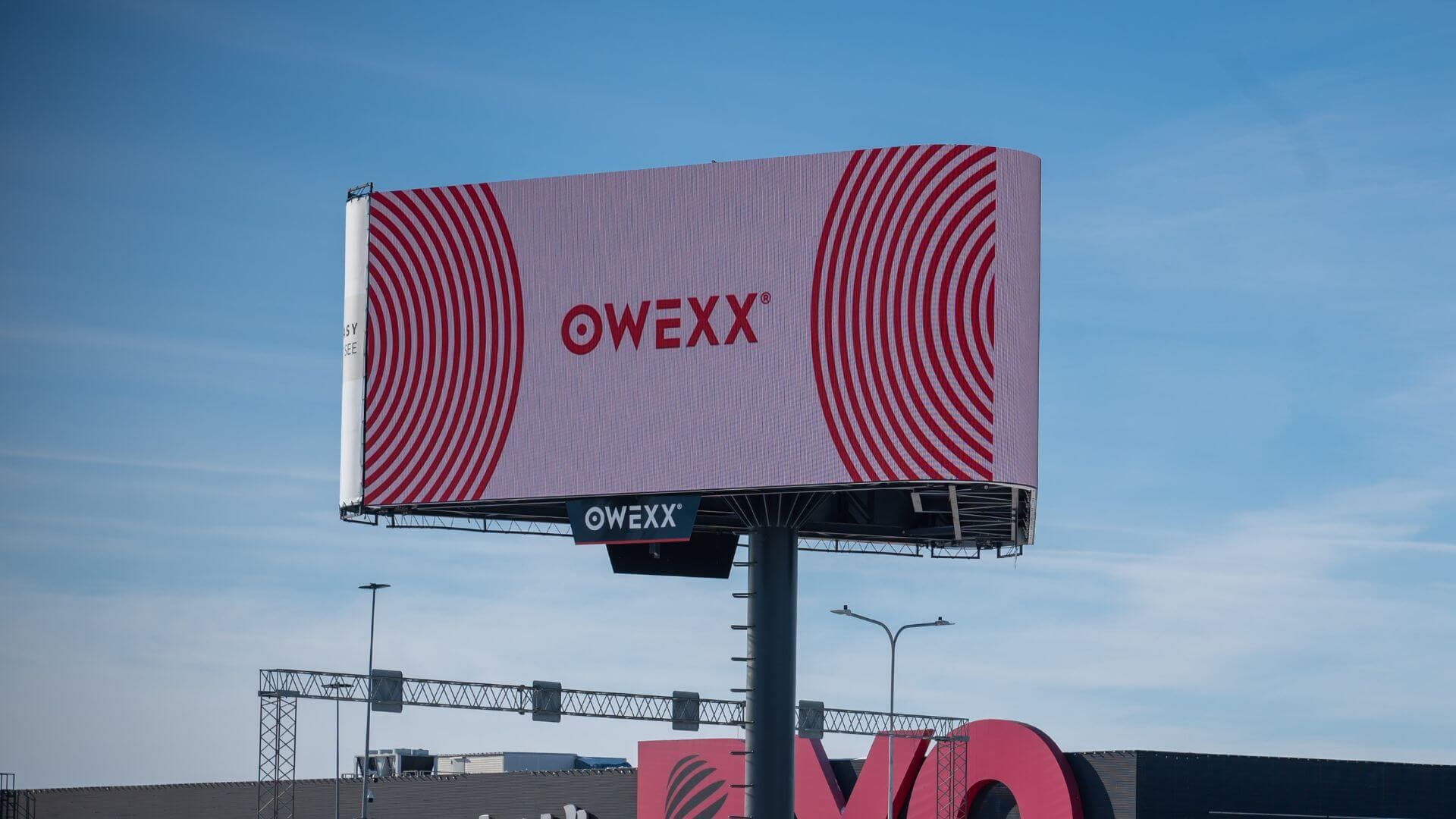 Fængende reklame i Panevėžys: OWEXX udendørsskærme