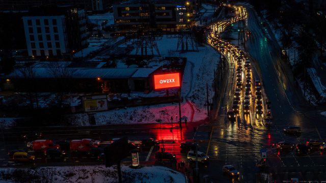OWEXX lauko ekranų tinklas Vilniuje: įspūdį paliekančių reklamos kampanijų kūrimas