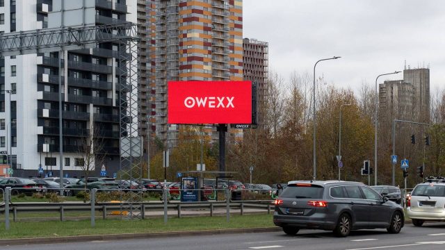 Naujas OWEXX lauko ekranų tinklo ekranas Vilniuje „Spaudos rūmai“